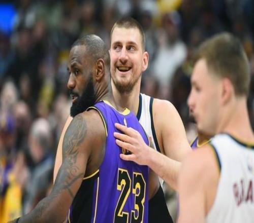NBA最强猪队友63万临时工干伤世界篮球第一人！约基奇轰然倒下