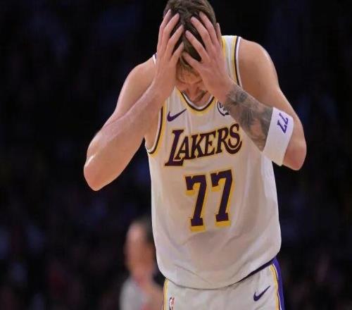 22分惨败！活塞最后时刻主动传球布朗尼！这！就是布朗尼的牌面！