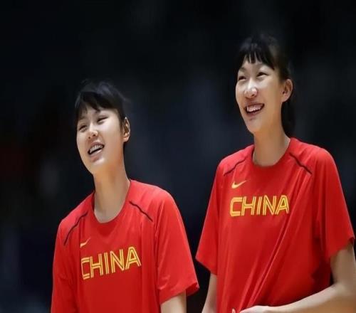 篮协官宣中国女篮15人集训名单：韩旭李月汝领衔张子宇未入选