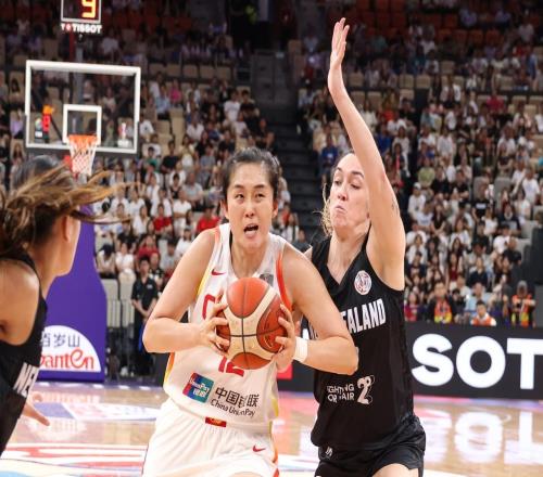 争议！王思雨等5大将全落选，中国女篮15人名单出炉，宫鲁鸣解释