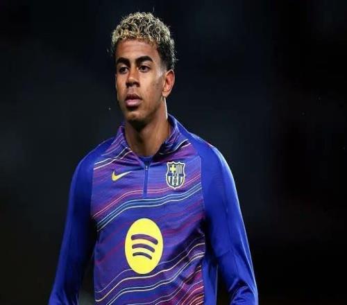 跟队：亚马尔因身体不适缺席巴萨训练，但预计能出战加泰德比