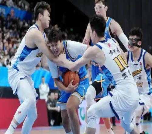 广厦VS北京二番战！广厦冲击8连胜，北京立足防守盼复仇