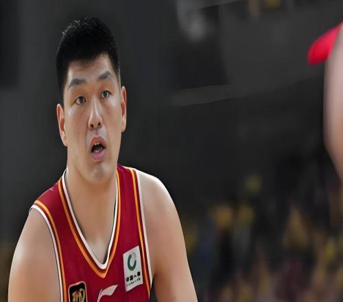 失望！2米25中锋，篮下连续投篮不中球迷：坑惨了山西队