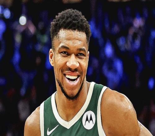 字母哥生涯158次30+10+5，超越大O和贾巴尔升至NBA历史第一位