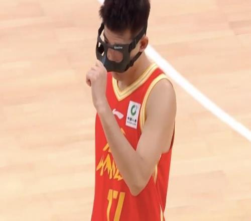 单节仅7分！北京无缘复仇卫冕冠军：周琦15+19尽力，孙铭徽11助