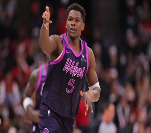 1200记三分！爱德华兹发威了，达成79年NBA绝无仅有的神纪录