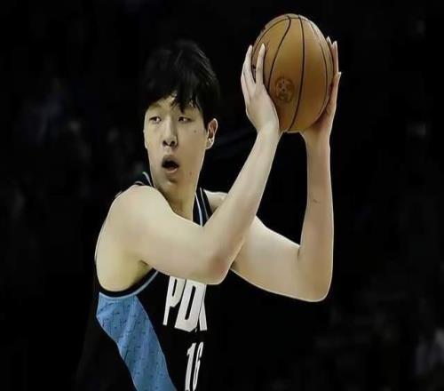 开拓者大胜爵士，杨瀚森总得分突破50大关，距离巴特尔还差106分