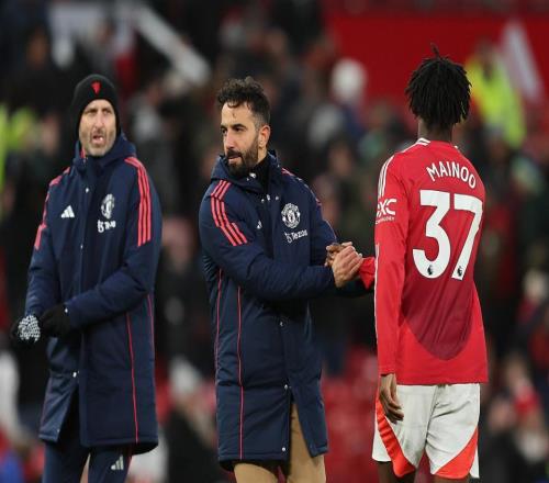 曼联更衣室分裂！12人不满高层+声援阿莫林4000万红星嘲讽惹众怒