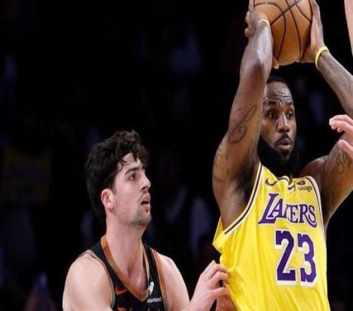 詹姆斯：阿夫迪亚真的很棒，他能在关键时刻挺身而出