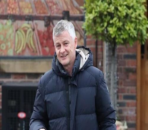 邮报：索帅被拍到回到柴郡，他是曼联临时主帅的有力竞争者