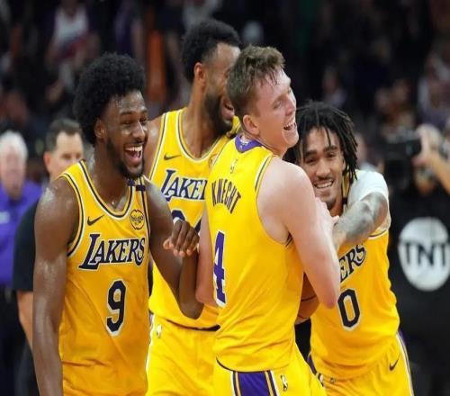 砸歪篮筐！湖人大将6中1怒砍2分正负值15队内最低