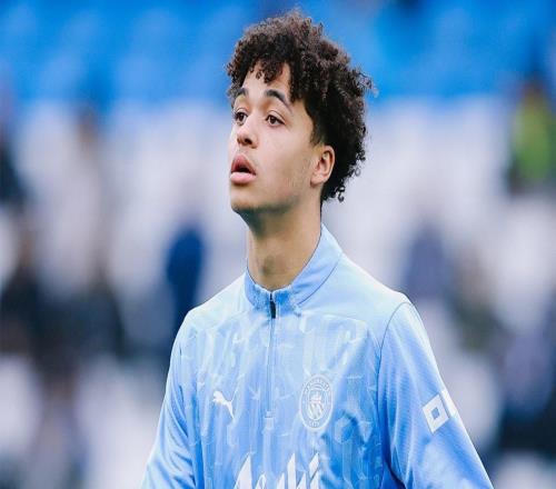 救火队员，阿莱恩被曼城召回后立即首发迎来一线队首秀