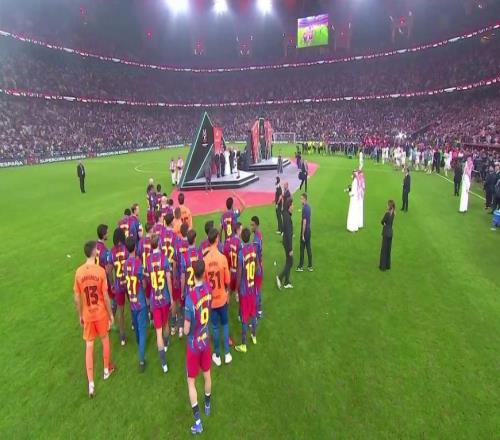 输不起皇马拒为巴萨列队+姆总率众将离场阿隆索：不看重的奖杯