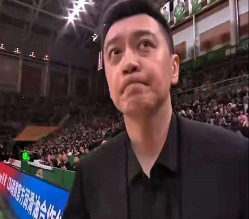 天崩！辽宁队狂输30分，第三节提前缴械，两人被打到掩面欲哭