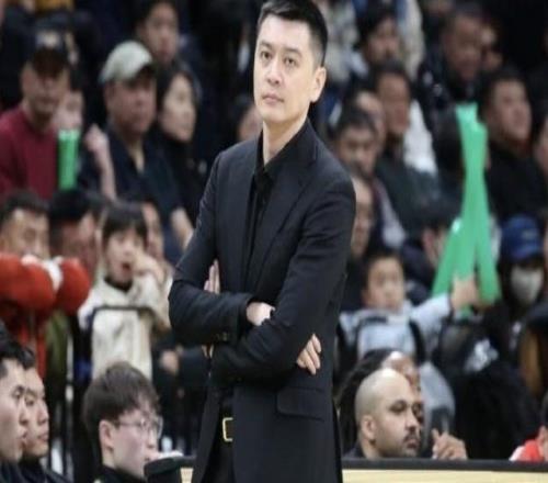 杨鸣：广东三外援轮番冲击让我们顾此失彼今晚年轻人的表现值得表扬
