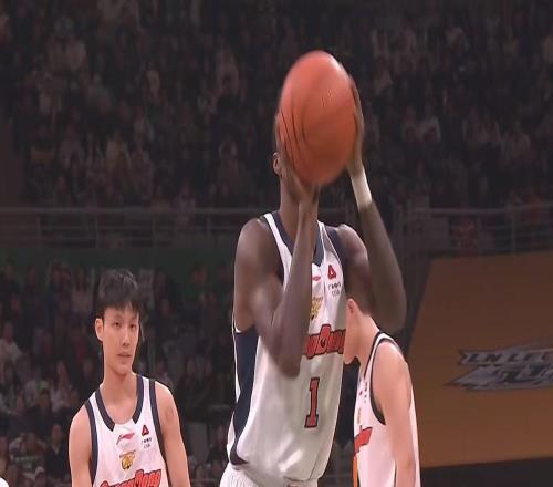 朱芳雨赌对了！广东“新王炸”确认到位，这可是杜锋的争冠法宝！