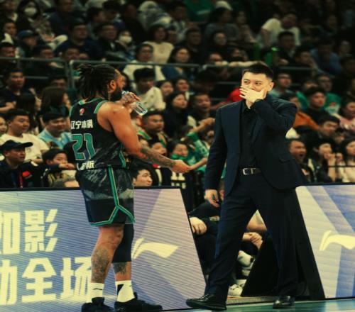 威尔斯18+3！亨特6投仅1中手感冰凉，莫兰德0分，辽篮领先青岛1分