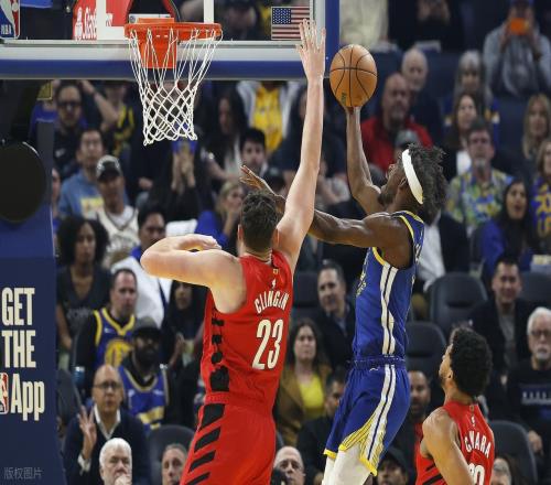 杨瀚森3+2！梅里尔爆发库里11助，勇士胜开拓者，一战看清四现实