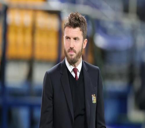 曼联新帅是他44岁前名宿紧急救火，他能延续自己踢球时的硬度么