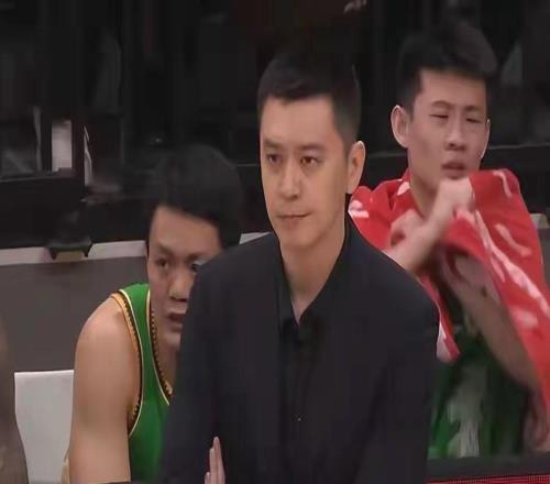 脸都不要了！辽宁队惨败青岛，三大混子真要淘汰，杨鸣面临下课