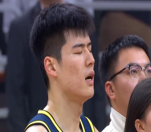 看了焦泊乔被杜锋挥拳臭骂的惨状，才知道，家政为什么一直是替补