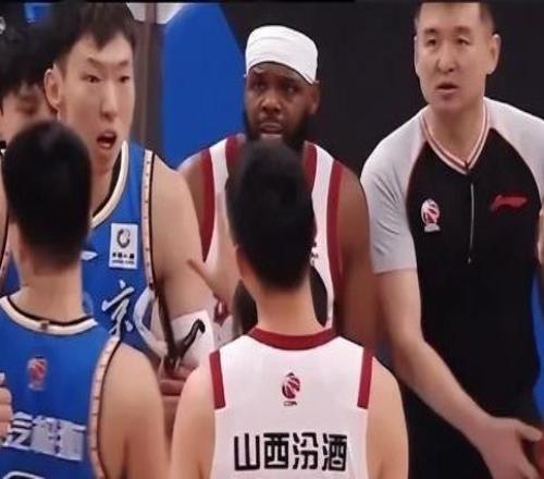 许利民：周琦眼睛受伤和去年类似，明天会去眼科做详细检查