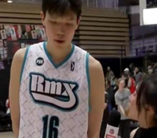 杨瀚森：和混音队友开玩笑说让我当控卫半个NBA赛季都在摸爬滚打