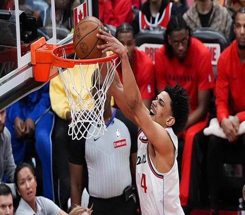 防守端的作用依然突出！快船锋线新秀需要继续这样的强势表现