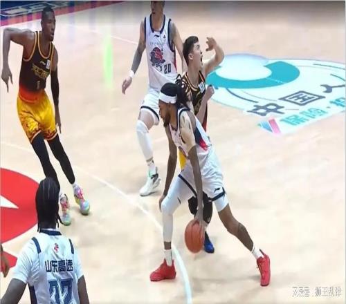 八连胜冲昏头脑！山东高速惨败江苏，邱彪的纪律课刻不容缓