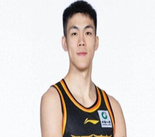 山东男篮输给江苏背后：被菜鸟完爆的高诗岩，防守好就是个笑话