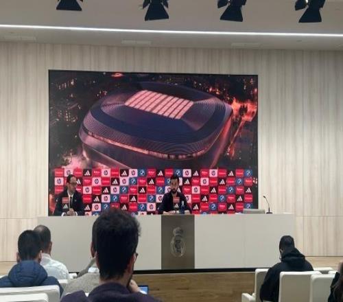 【现场】居莱尔浇灭伯纳乌漫天嘘声皇马新帅迎首胜