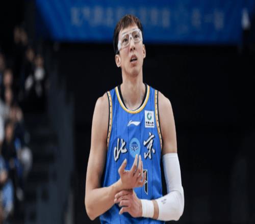 许利民：周琦眼睛初步检查不像去年那么严重今晚肯定不打