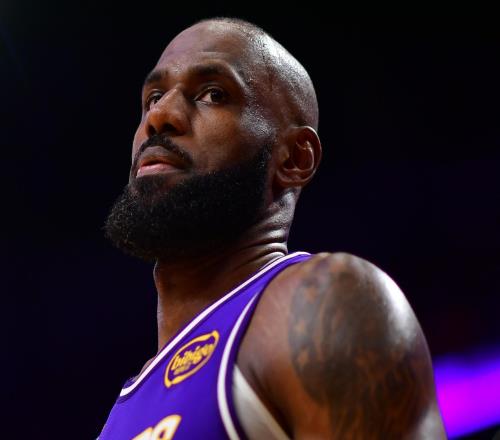 NBA全明星首发出炉：西部五人组星光熠熠，詹姆斯最终遗憾落选