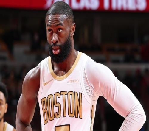 赫尔特0.2秒三分准绝杀！公牛8人上双险胜绿军布朗33+8+5