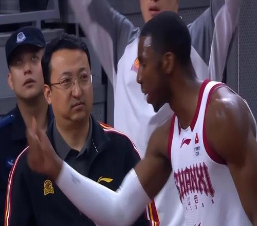 CBA罚单：山西外援迪亚洛战广东“数钱”动作罚3万潘江罚1万