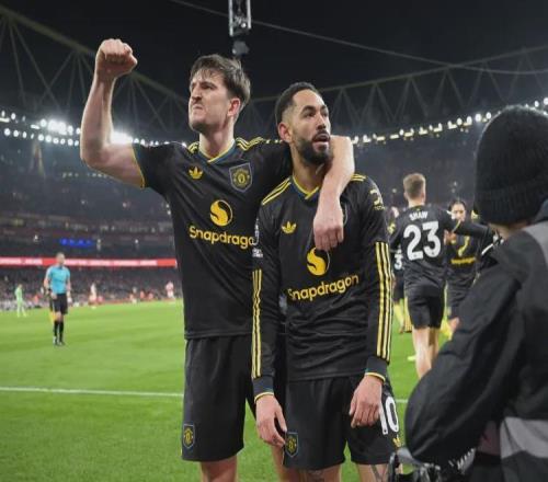 连斩曼城阿森纳！曼联重返英超前4红魔找到帅位答案