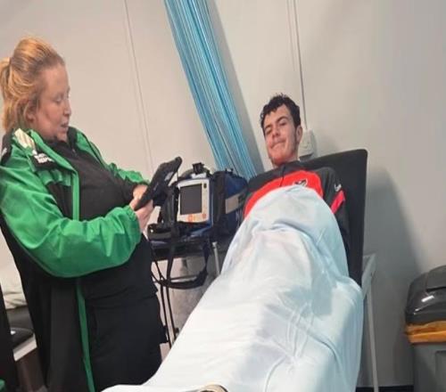 邮报：一名朴茨茅斯球童因德比战爆炸物爆炸，导致听力受损