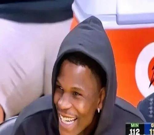 炸裂！华子打着比赛“违规”招募库里，库里笑而不语！