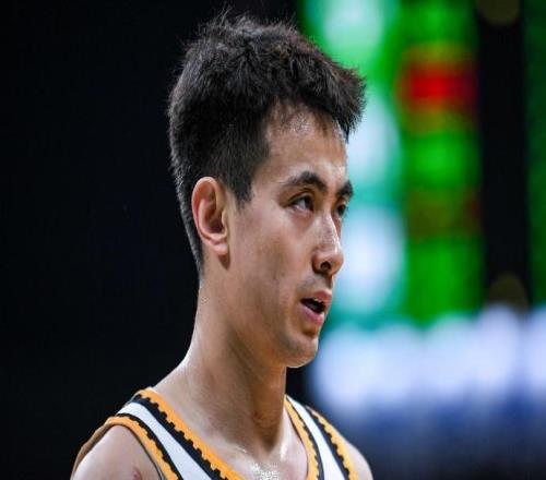 杨鸣走早了辽宁狂胜52分终结4连败赵继伟复出激活7人上双制胜