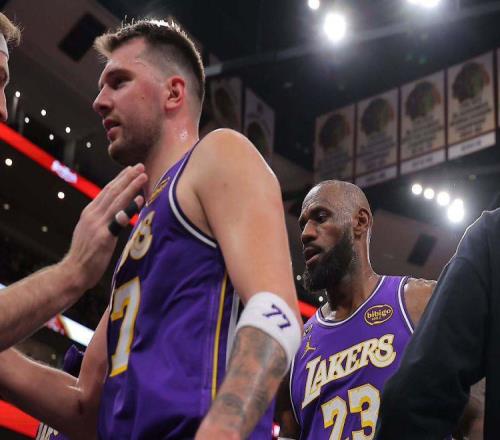 联盟第6+联盟第10！湖人遭遇幸福的烦恼，里夫斯回归该打替补吗