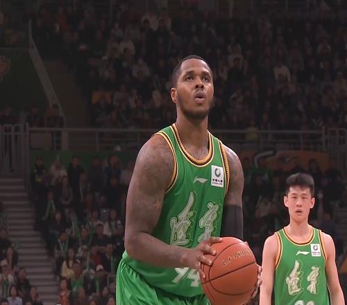 亨特不想离开，想要继续效力辽宁队