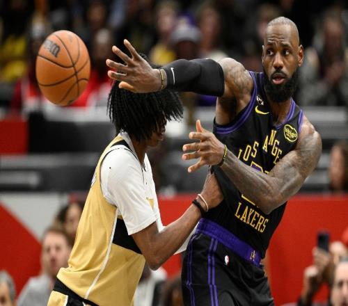 41岁詹皇空接平框暴扣！湖媒高呼OMG在场+25打卡还大幅降薪