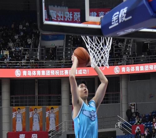 7分险胜！青岛男篮力克广州首发齐上双+米奇两双郭艾伦空砍25分