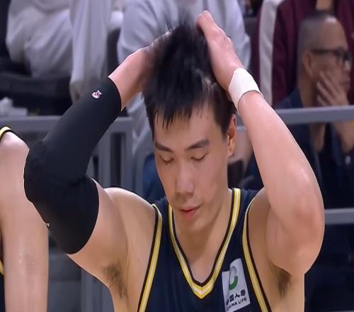 37岁大白边打不了CBA2战广东暴砍40分31板6帽，朱芳雨如坐针毡