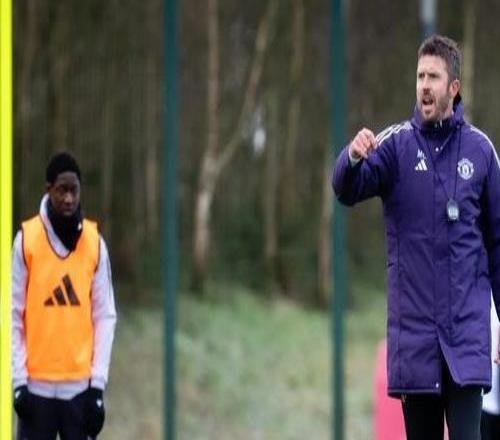 太阳报：卡里克让球员比赛日次日休息，和滕哈格、阿莫林不同