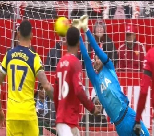 幸亏有你，面对曼联轰炸，维卡里奥全场做出8次扑救