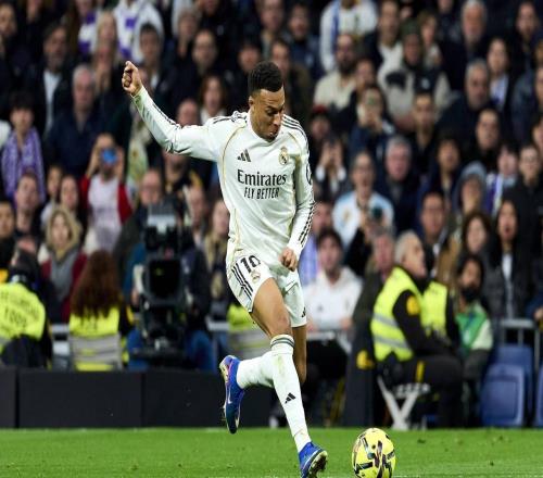 西甲：巴伦西亚状态有限，皇马客场抢分无忧巴伦西亚VS皇马