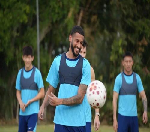 铸牢第一道防线！武汉三镇新援阿德里亚诺：无惧压力，展示自我