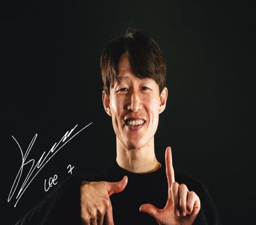 官方：美因茨与33岁韩国国脚李在城续约