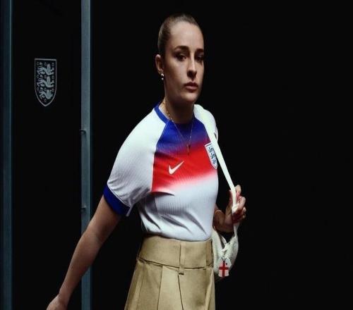 邮报：曼联女足球星图恩与耐克签下3年合同，价值超150万英镑